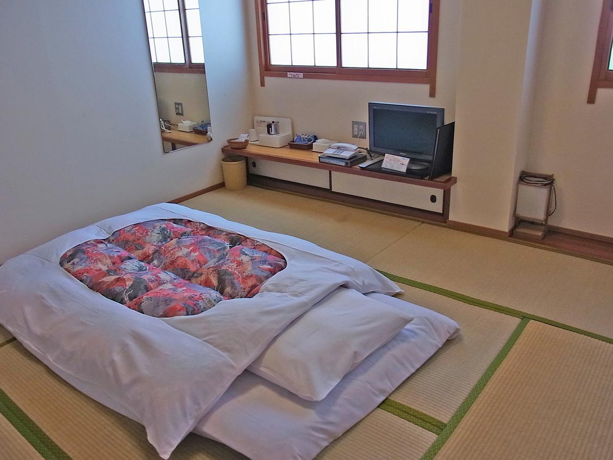 Hotel Ohta Ozu  Esterno foto